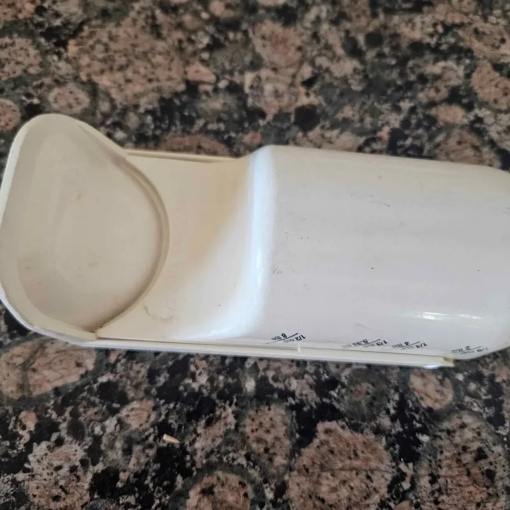 Pampered Chef Adjustable Measuring Cup